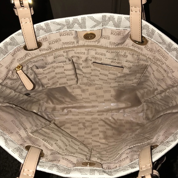 Authentic MK Large Vanilla Jet Set - Picture 2 of 2